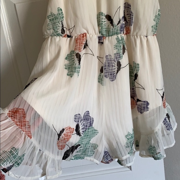 Beautiful romper! - Picture 2 of 6